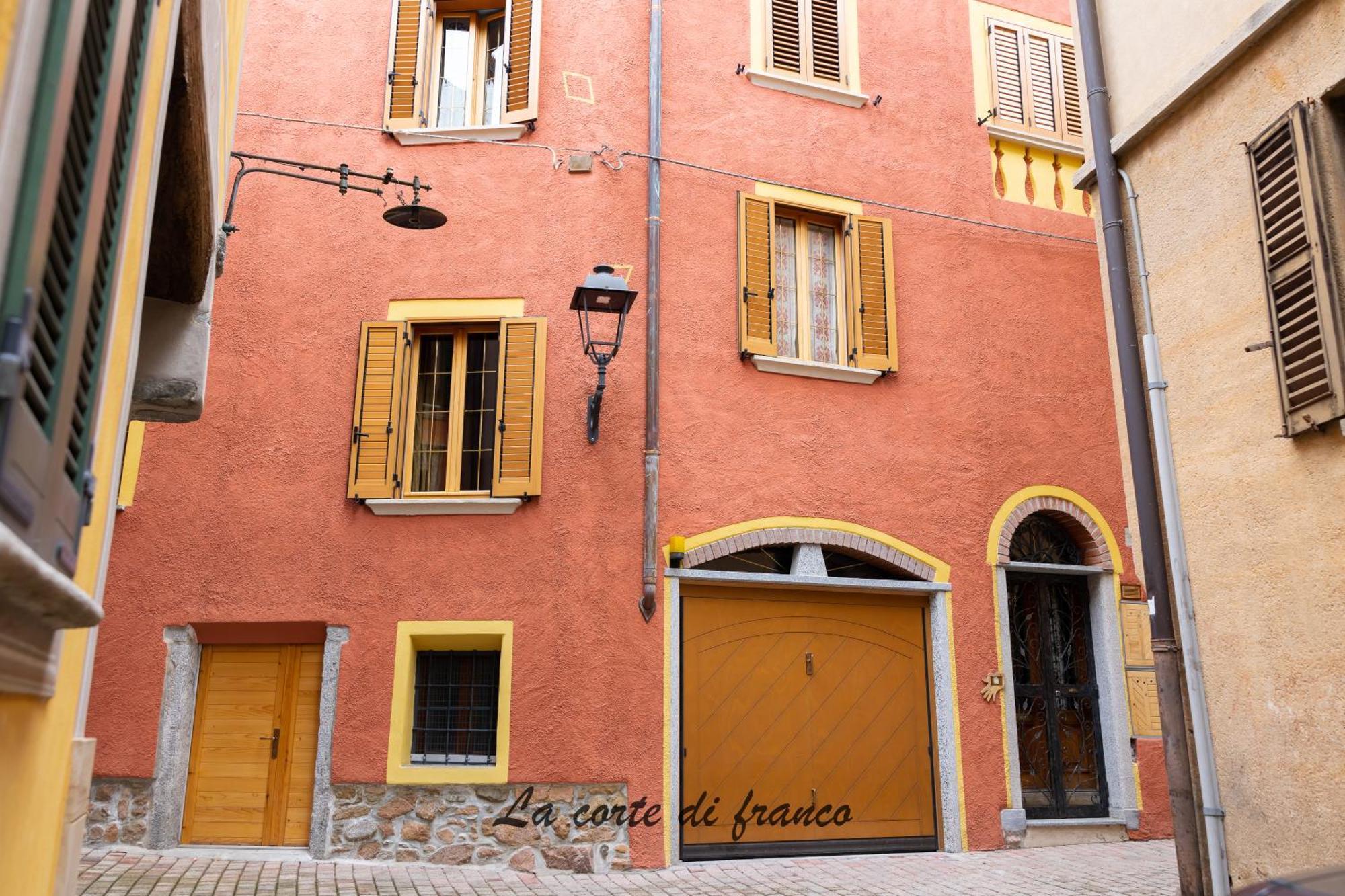 Appartamento Nella Graziosa Corte - Lago Lugano Brusimpiano Exterior photo